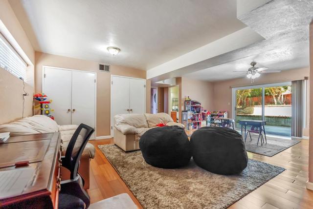 33 Woodcliff Court, Oakland CA: https://media.crmls.org/mediaz/0360d7aa-41e2-46ac-a775-8942340ac633.jpg