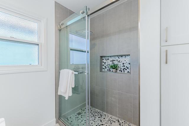 4715 Davenport Avenue, Oakland CA: https://media.crmls.org/mediaz/03617533-4ae1-4b0f-b716-76126dc5c1fc.jpg