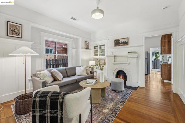 2705 Mathews St, Berkeley CA: https://media.crmls.org/mediaz/03619d61-3ffd-40d3-97d4-806e28edde04.jpg