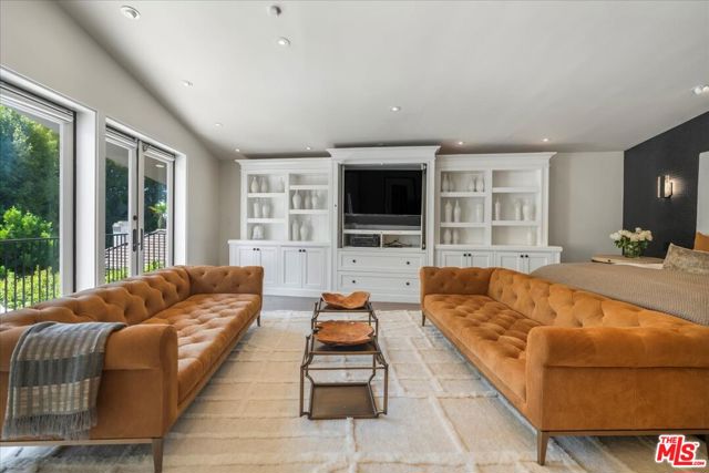 1100 Pine Drive, Beverly Hills CA: https://media.crmls.org/mediaz/0361b635-7f31-49f1-936a-e8a263e95df8.jpg