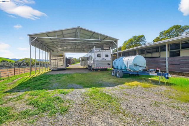 10700 Foothill Rd, Sunol CA: https://media.crmls.org/mediaz/0361c453-5ded-453a-ab6d-c392a5fd0a91.jpg