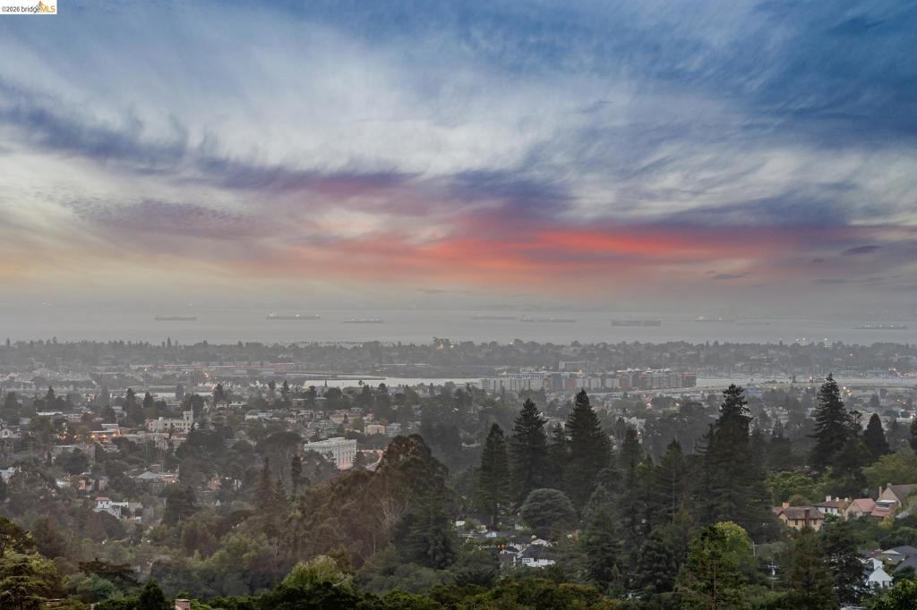 https://media.crmls.org/mediaz/0361d5d8-190f-4729-ac81-5c0fe02647d3.jpg?preset=X-Large