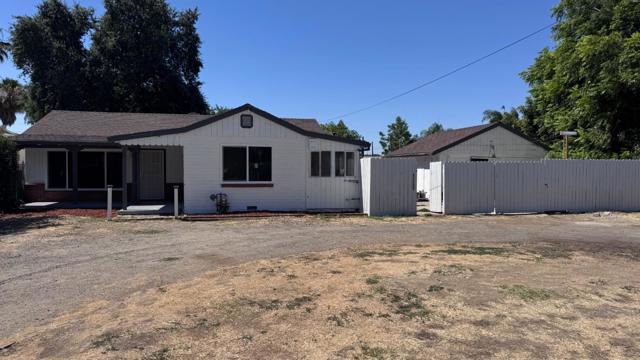 1720 River Road, Modesto CA: https://media.crmls.org/mediaz/0361e4a9-c7f2-4de4-bed4-e74d3be1af53.jpg