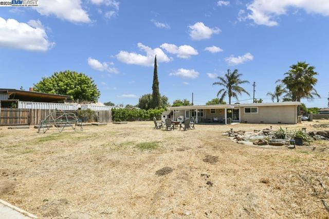 1941 Eden Plains Rd, Brentwood CA: https://media.crmls.org/mediaz/0361fc9e-1448-4cd6-baf8-3d038ec519c7.jpg