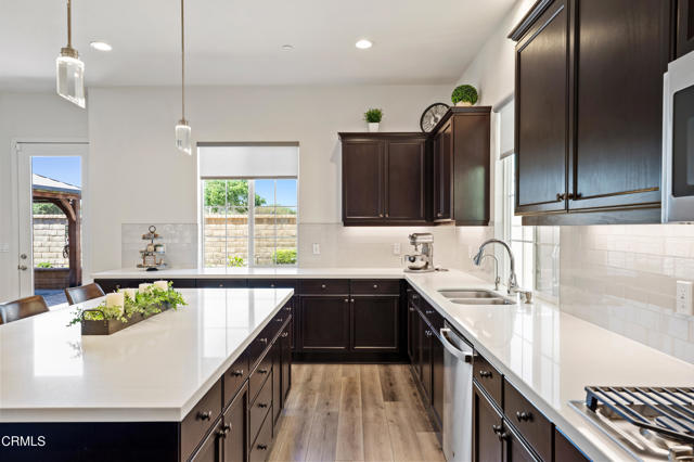 1521 Thorpe Trail, Oxnard CA: https://media.crmls.org/mediaz/036235fd-2218-4327-bcf2-c8ffc2b42262.jpg