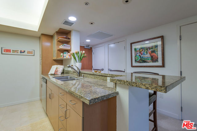 13700 MARINA POINTE Drive, Marina del Rey CA: https://media.crmls.org/mediaz/0362368f-571b-4d19-a815-5d9e01f1c6cf.jpg