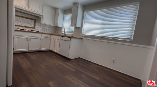 11260 Overland Avenue, Culver City CA: https://media.crmls.org/mediaz/03628380-810c-488f-b918-c3dd93a8c0f3.jpg
