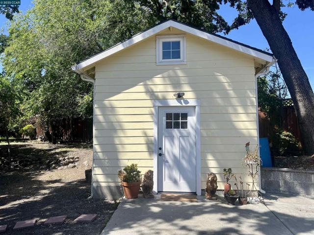 66 Del Hambre Cir, Walnut Creek CA: https://media.crmls.org/mediaz/03631852-9532-42d6-9d1a-17a306ef6bad.jpg