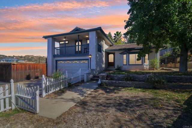 1921 Via Corina, Alpine CA: https://media.crmls.org/mediaz/03632809-f01b-4fa1-a0ea-8ca9c453417e.jpg