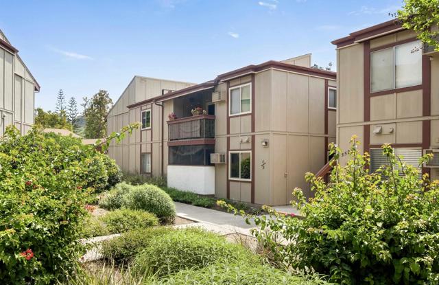 5523 Adobe Falls Road, San Diego CA: https://media.crmls.org/mediaz/03632fbc-40bf-4b78-b603-88057b554c16.jpg