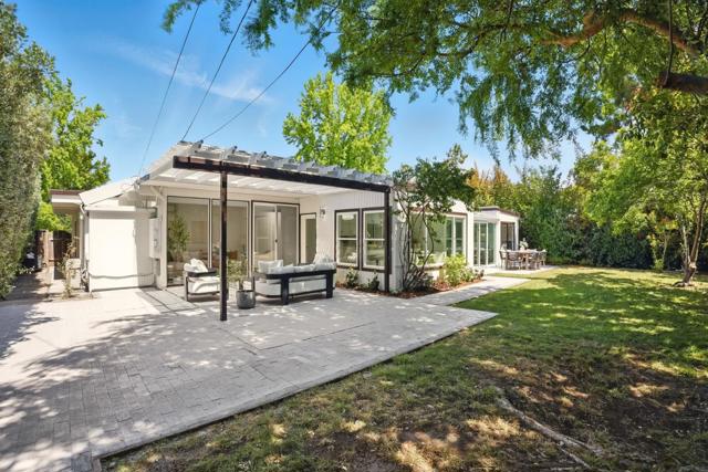 747 De Soto Drive, Palo Alto CA: https://media.crmls.org/mediaz/036371a0-2e3e-4745-8d81-d5d25cc3ed81.jpg