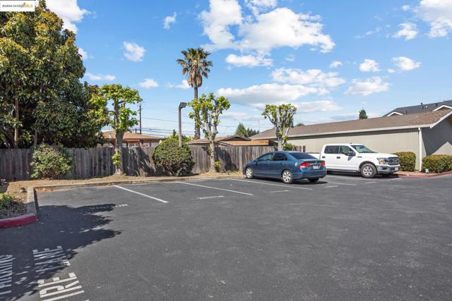21564 Meekland ave, Hayward CA: https://media.crmls.org/mediaz/03637cbc-3977-4623-916d-7071ce77c120.jpg