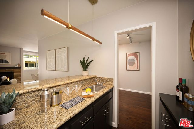 927 North Kings Road, 306 photo 7