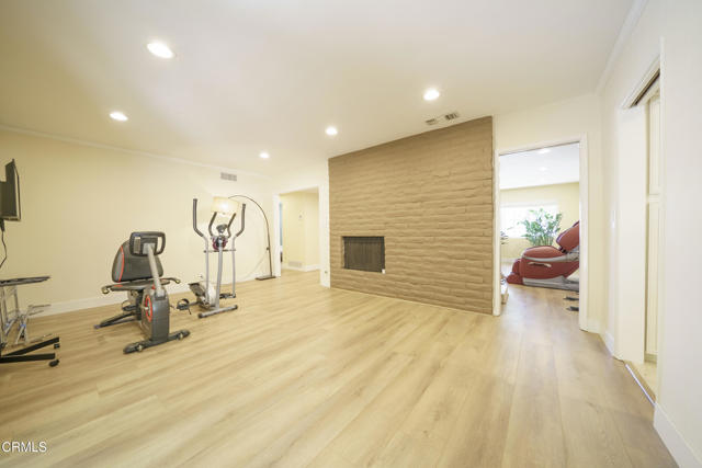 3553 Pontiac Street, La Crescenta CA: https://media.crmls.org/mediaz/0364dc91-c7cb-457f-98d7-6bbd581a8f4b.jpg