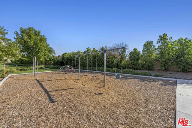 21749 Bene Drive, Santa Clarita CA: https://media.crmls.org/mediaz/0364e23b-bb50-4ad5-bafd-8a40e475074c.jpg