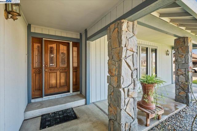 5690 Beaver Lane, Discovery Bay CA: https://media.crmls.org/mediaz/03653300-38dc-4ed7-8259-2afe56c2a41a.jpg