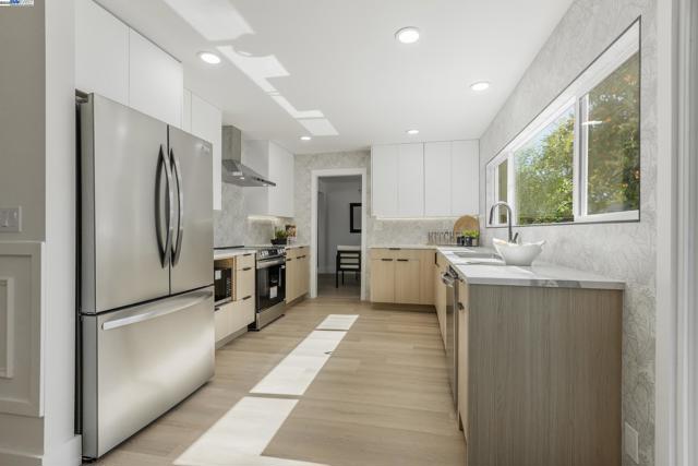 1568 Fallen Leaf Dr, Milpitas CA: https://media.crmls.org/mediaz/03654a7e-9141-47b3-82aa-6ff2725f2114.jpg