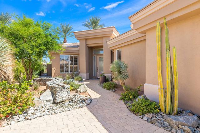 461 White Horse Trail, Palm Desert CA: https://media.crmls.org/mediaz/0365bc63-bec5-455c-9aac-8e3e1084c95d.jpg