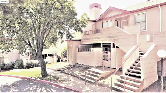 6 Lancaster Cir, Bay Point CA: https://media.crmls.org/mediaz/03660df7-1750-4cc8-9c79-a1c89b50680e.jpg
