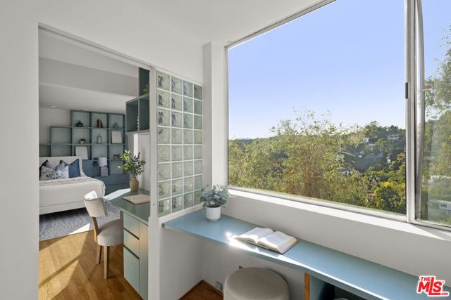 2980 Hollyridge Drive, Los Angeles CA: https://media.crmls.org/mediaz/036642e4-f601-4717-ba89-c217f30f461a.jpg