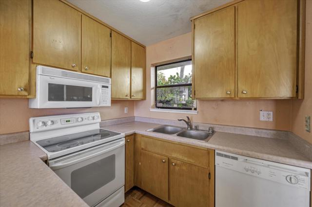 35 Blair Terrace, San Francisco CA: https://media.crmls.org/mediaz/0366caed-7345-448a-be31-11083d472c25.jpg