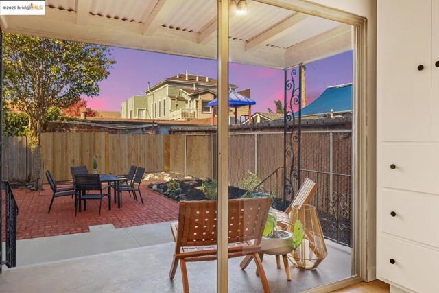 1241 Park Ave, Alameda CA: https://media.crmls.org/mediaz/036743e3-b19d-4133-bb60-6d84ff73016a.jpg