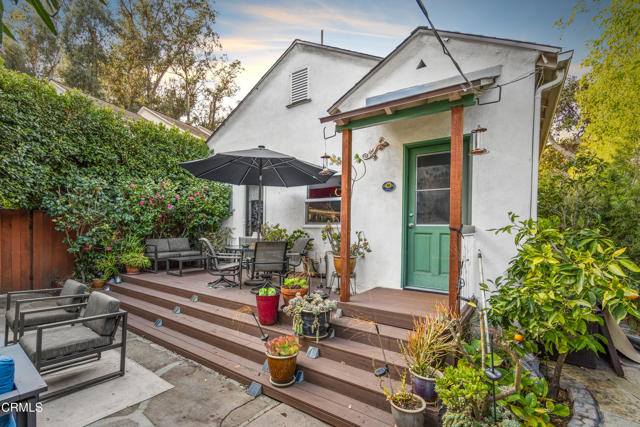 917 W W Victoria Street, Santa Barbara CA: https://media.crmls.org/mediaz/03679648-995b-4022-bf64-833812c447ed.jpg