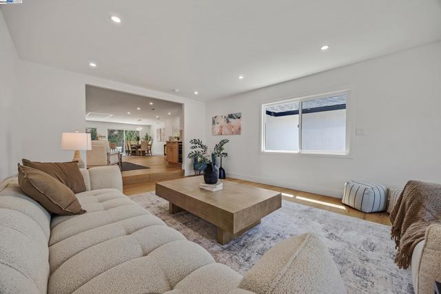 3156 San Joaquin, Union City CA: https://media.crmls.org/mediaz/03685480-18d8-4bf6-9250-01eac720f8d3.jpg