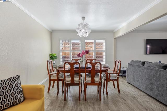 1005 Wood Thrush Ln, Tracy CA: https://media.crmls.org/mediaz/0368fff0-74d6-4511-a66c-834f5e40c441.jpg