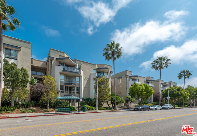 13044 Pacific, Playa Vista CA: https://media.crmls.org/mediaz/03690cd0-34b3-40a5-9cfc-308060b2a6b3.jpg