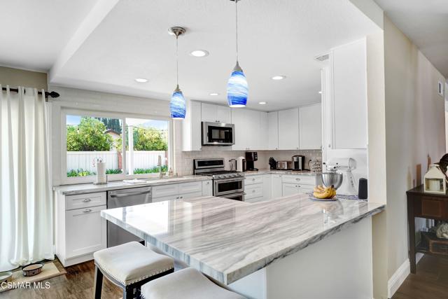 2266 Lansdale Court, Simi Valley CA: https://media.crmls.org/mediaz/036969b6-4620-4764-856d-c0808491d411.jpg
