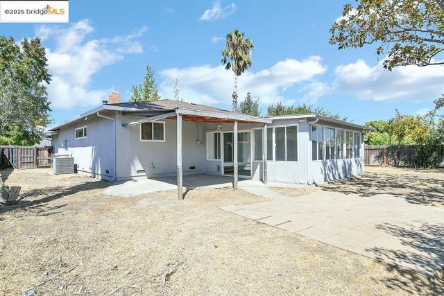 1205 Putnam Street, Antioch CA: https://media.crmls.org/mediaz/03696fb1-c945-4607-a009-b805a5a112a3.jpg