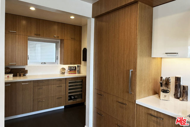 11575 Dona Dorotea Drive, Studio City CA: https://media.crmls.org/mediaz/036a234d-74be-4974-91d1-74cd132bc78f.jpg