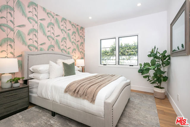 732 N Cherokee Avenue, Los Angeles CA: https://media.crmls.org/mediaz/036a5e56-582f-46c9-9b67-1417b34ec8f3.jpg