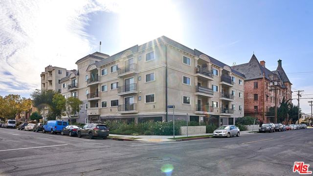 901 S Gramercy Dr #206, Los Angeles, CA 90019