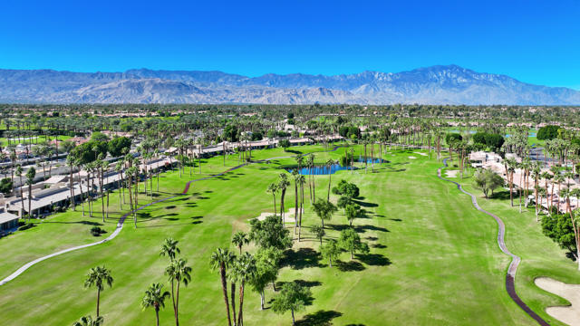 76745 Chrysanthemum Way, Palm Desert CA: https://media.crmls.org/mediaz/036c4157-8059-4911-acb2-dec2dcf4335a.jpg