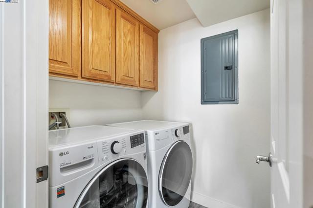 4222 Clarinbridge Cir, Dublin CA: https://media.crmls.org/mediaz/036c648d-09e7-466d-8539-7015fdf0cda9.jpg
