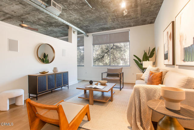 Detail Gallery Image 4 of 22 For 840 E Green St #220,  Pasadena,  CA 91101 - 2 Beds | 2 Baths