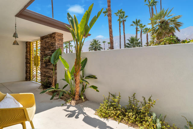 2598 S Camino Real, Palm Springs CA: https://media.crmls.org/mediaz/036d3ba1-1544-4947-b97a-748515da1b5a.jpg