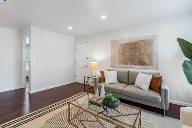 1233 Broadway, Alameda CA: https://media.crmls.org/mediaz/036d4f05-941e-4212-aac8-eb09b41c59cf.jpg