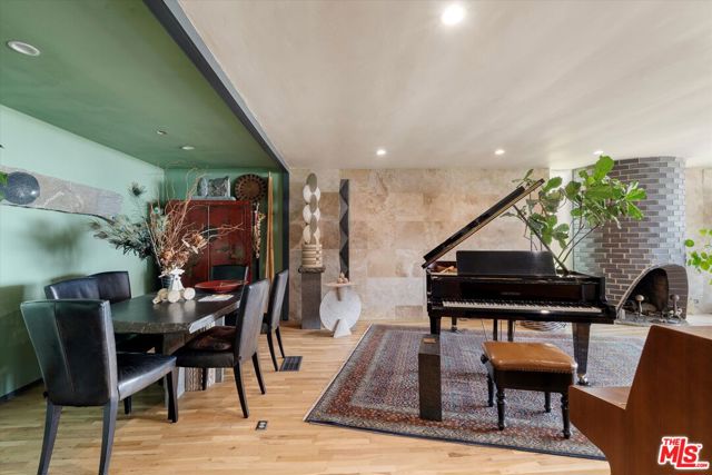 6190 Temple Hill Drive, Los Angeles CA: https://media.crmls.org/mediaz/036d7469-3d02-4058-a0da-0db03142c9b4.jpg