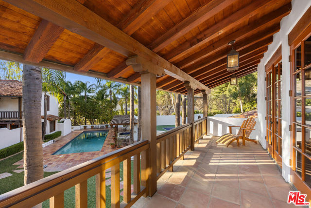 25127 Jim Bridger Road, Hidden Hills CA: https://media.crmls.org/mediaz/036d78ef-f73f-4b12-bf0b-8204026ffd78.jpg