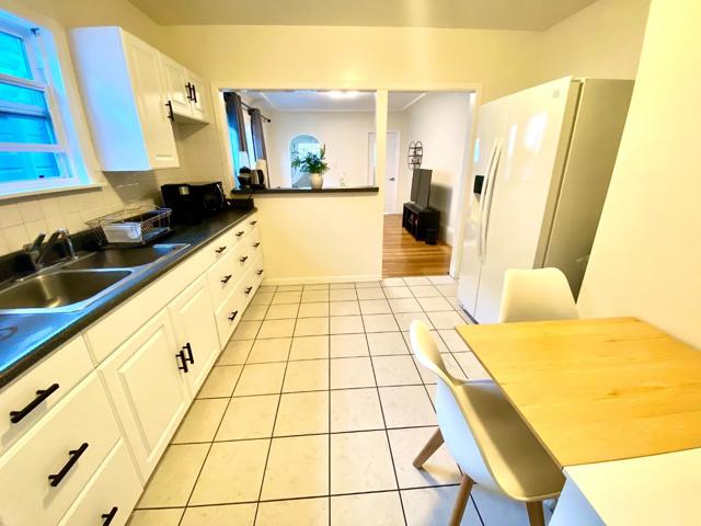 459 Flood Avenue, San Francisco CA: https://media.crmls.org/mediaz/036d797f-0cc8-4cdc-bfa2-907b9cc4b197.jpg