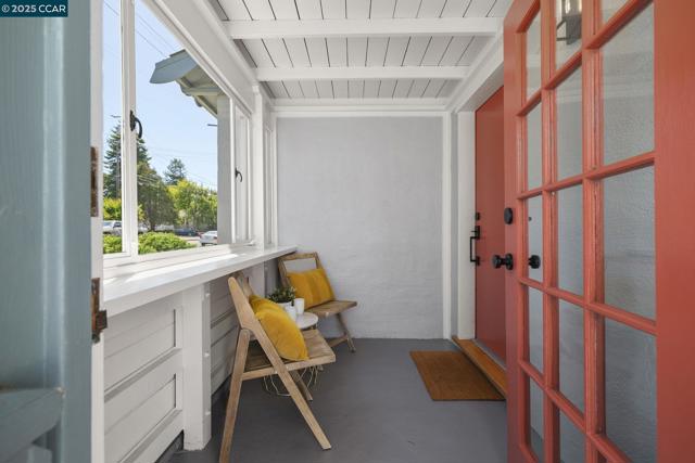 909 Elm St, El Cerrito CA: https://media.crmls.org/mediaz/036ddde7-665d-463f-aa99-92ac386b6ec3.jpg