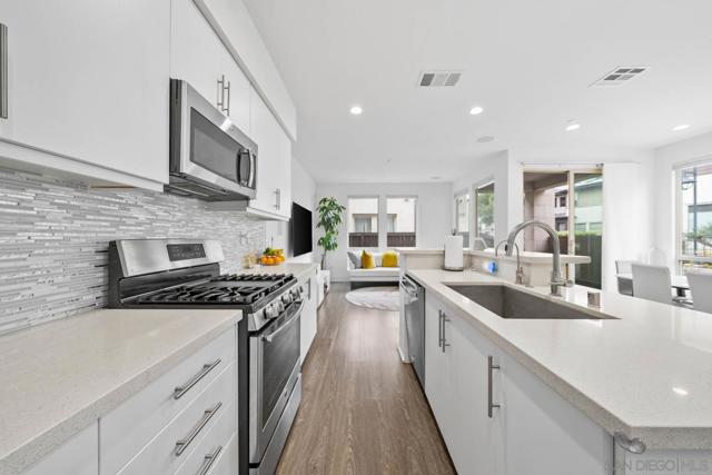 2335 Aperture Circle, San Diego CA: https://media.crmls.org/mediaz/036e5b24-5bd1-46a7-8cdc-7ec8b1abd202.jpg