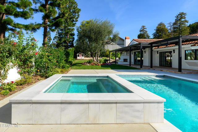 87 Pinecrest Road, Westlake Village CA: https://media.crmls.org/mediaz/036e97b9-7c88-49d6-89b9-f0365ecd6799.jpg