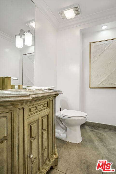 116 N Palm Drive, Beverly Hills CA: https://media.crmls.org/mediaz/036efb9e-9281-400d-886a-6d89184910e8.jpg