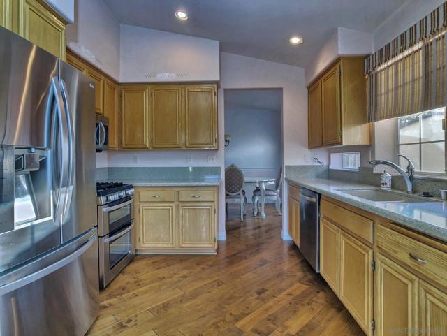 2338 LARKSPUR DR, Alpine CA: https://media.crmls.org/mediaz/036f1df9-38ef-456a-b0bb-c08772acdba7.jpg