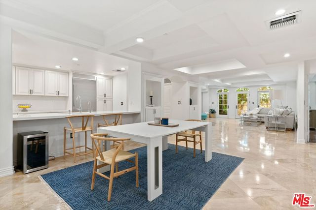 10795 Wilshire Boulevard, Los Angeles CA: https://media.crmls.org/mediaz/036f9a93-abfe-44ce-8291-61dbd79c454e.jpg
