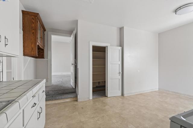 1011 E 11Th St, Oakland CA: https://media.crmls.org/mediaz/036fd6da-2c6d-4d5b-8c07-ebd40d0161a8.jpg